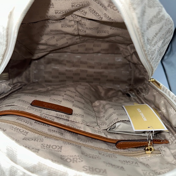 NWT Michael Kors Jet Set Signature Backpack Vanilla $298 - Picture 8 of 9